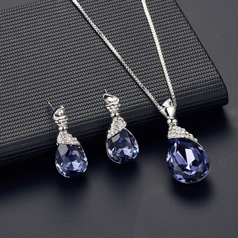 Enchanté Brilliance: Rhinestone Elegance Necklace Earrings Set